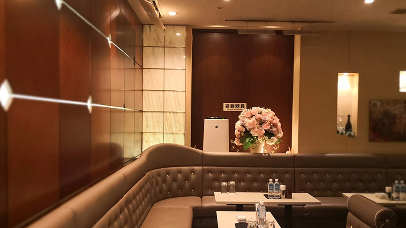 銀座クラブ咲(さき)の店内画像